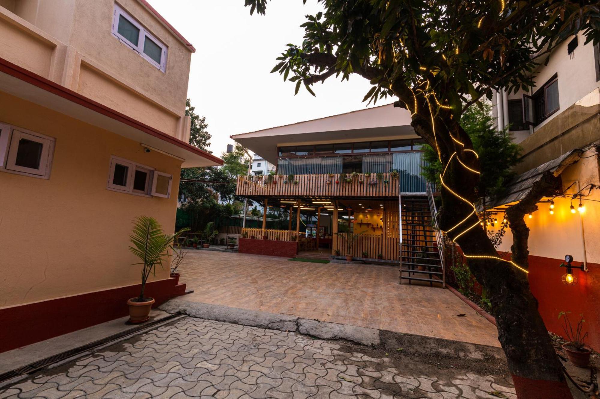 Hotel Harmony & Little Bites Bistro Jawlakhel Exterior foto
