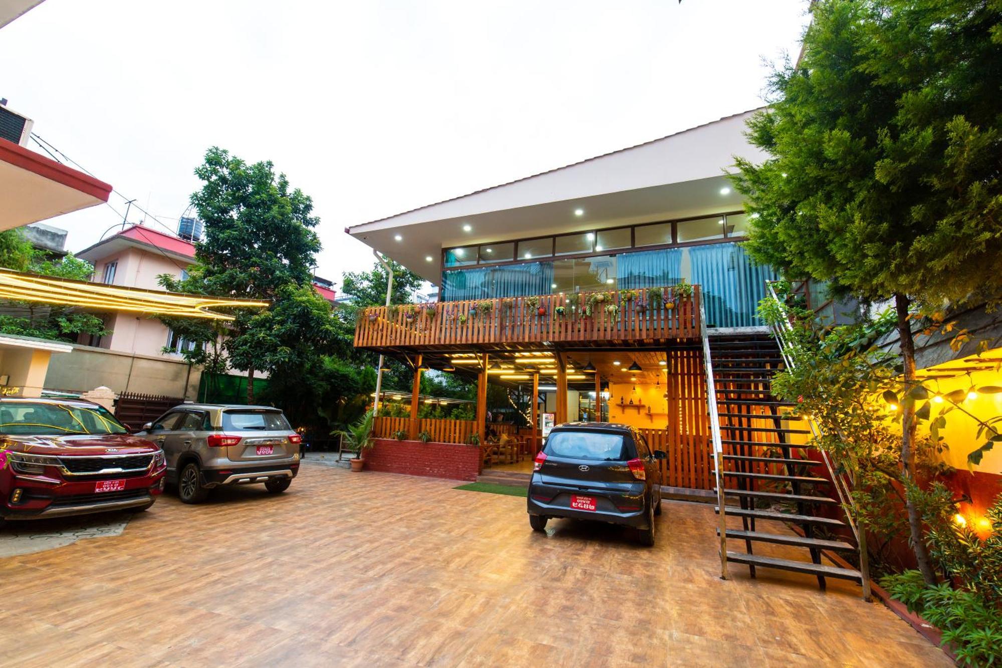 Hotel Harmony & Little Bites Bistro Jawlakhel Exterior foto
